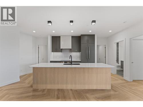 3340 Lakeshore Drive Unit# 414, Kelowna, BC - Indoor Photo Showing Kitchen With Double Sink With Upgraded Kitchen