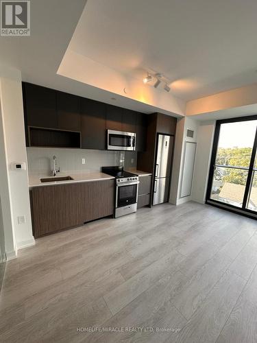 507 - 801 The Queensway, Toronto, ON - Indoor Photo Showing Kitchen