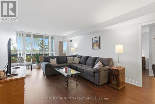 314 - 1665 Pickering Parkway, Pickering, ON - Indoor Photo Showing Living Room