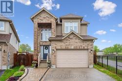 12 OAKES COURT  Guelph (Grange Road), ON N1E 0J6