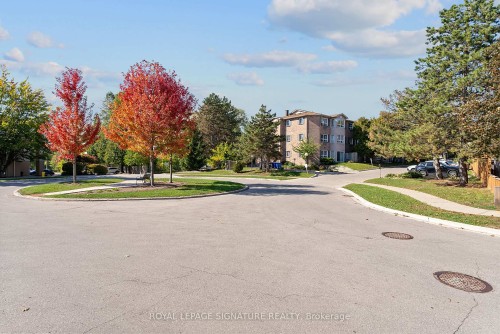 110-30 Hugo Crescent, Kitchener, ON - Outdoor