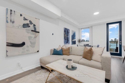 4-1467 O'Connor Drive, Toronto, ON - Indoor Photo Showing Living Room