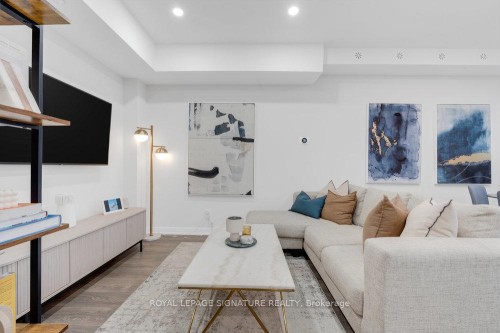 4-1467 O'Connor Drive, Toronto, ON - Indoor Photo Showing Living Room
