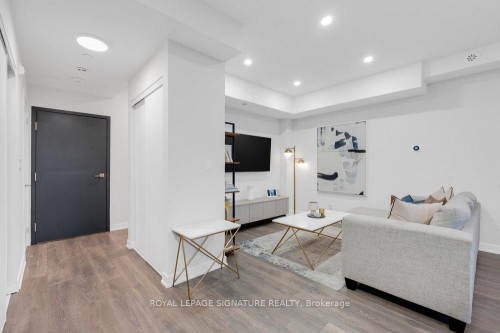 4-1467 O'Connor Drive, Toronto, ON - Indoor Photo Showing Living Room
