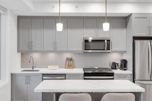 4-1467 O'Connor Drive, Toronto, ON - Indoor Photo Showing Kitchen With Stainless Steel Kitchen With Upgraded Kitchen