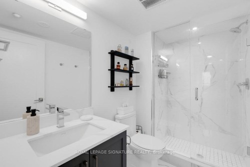 4-1467 O'Connor Drive, Toronto, ON - Indoor Photo Showing Bathroom
