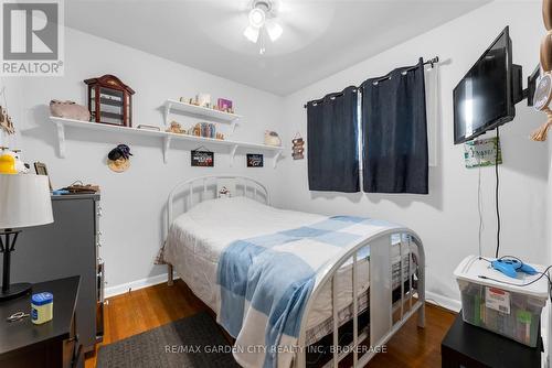 26 Howard Avenue, St. Catharines (Lakeport), ON - Indoor Photo Showing Bedroom