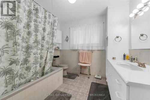 26 Howard Avenue, St. Catharines (Lakeport), ON - Indoor Photo Showing Bathroom