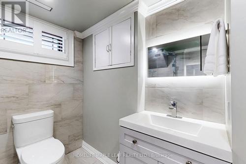 62 Montrose Avenue, Hamilton, ON - Indoor Photo Showing Bathroom