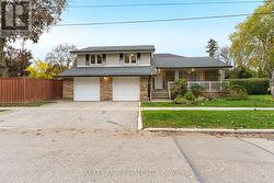 120 ROCKFORD ROAD  Toronto, ON M2R 3A7