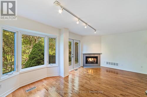 5 - 2065 Sixth Line, Oakville (Ro River Oaks), ON - Indoor Photo Showing Living Room With Fireplace