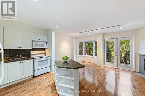 5 - 2065 Sixth Line, Oakville (Ro River Oaks), ON - Indoor Photo Showing Kitchen With Double Sink
