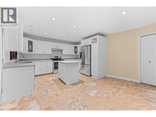 1660 Sonora Drive, Kelowna, BC - Indoor Photo Showing Kitchen
