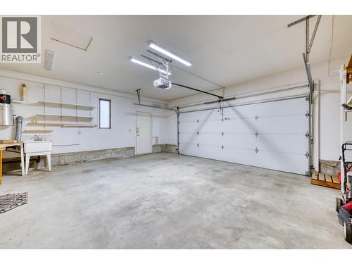 1660 Sonora Drive, Kelowna, BC - Indoor Photo Showing Garage