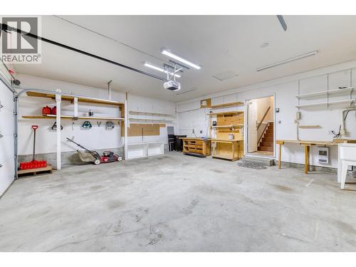 1660 Sonora Drive, Kelowna, BC - Indoor Photo Showing Garage