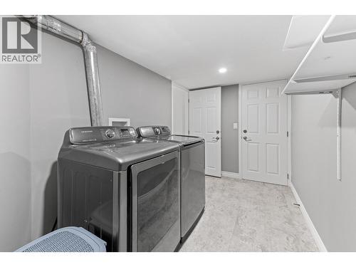 S - 1660 Sonora Drive, Kelowna, BC - Indoor Photo Showing Laundry Room