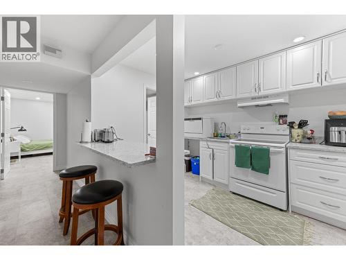 1660 Sonora Drive, Kelowna, BC - Indoor Photo Showing Kitchen