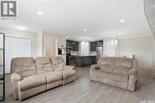 5 29 1St Avenue N, Martensville, SK - Indoor Photo Showing Living Room