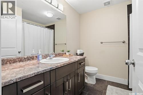 5 29 1St Avenue N, Martensville, SK - Indoor Photo Showing Bathroom