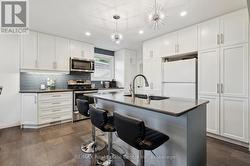 10 VILLA COURT  Hamilton (Templemead), ON L8W 1M2