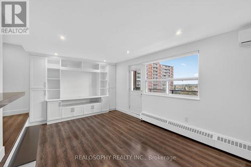 905 - 15 Elizabeth Street N, Mississauga, ON - Indoor Photo Showing Other Room