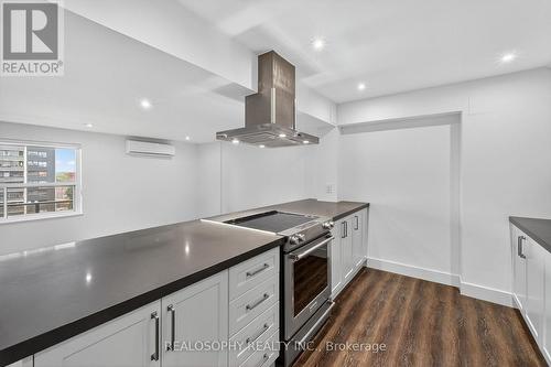 905 - 15 Elizabeth Street N, Mississauga, ON - Indoor Photo Showing Kitchen