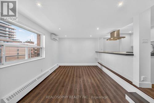 905 - 15 Elizabeth Street N, Mississauga, ON - Indoor Photo Showing Other Room