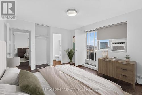 905 - 15 Elizabeth Street N, Mississauga, ON - Indoor Photo Showing Bedroom
