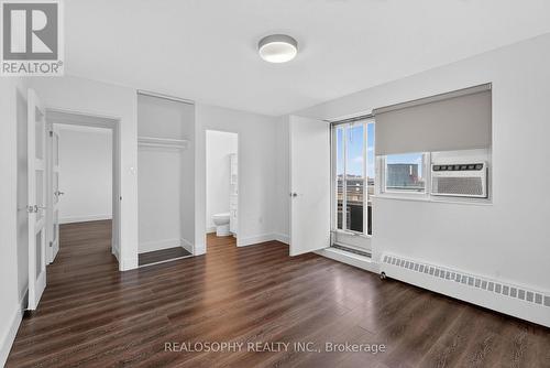 905 - 15 Elizabeth Street N, Mississauga, ON - Indoor Photo Showing Other Room