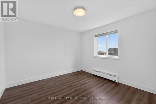 905 - 15 Elizabeth Street N, Mississauga, ON - Indoor Photo Showing Other Room