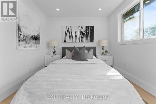 686 Wickens Avenue, Burlington, ON - Indoor Photo Showing Bedroom