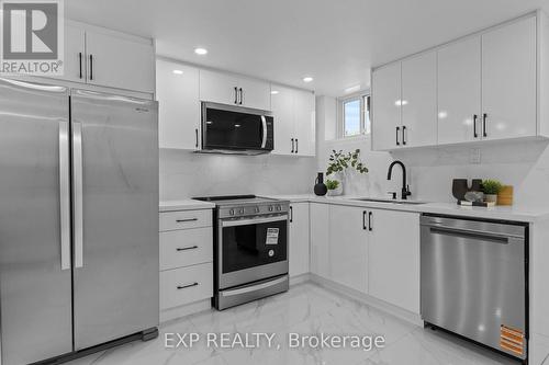 686 Wickens Avenue, Burlington, ON - Indoor Photo Showing Kitchen With Upgraded Kitchen