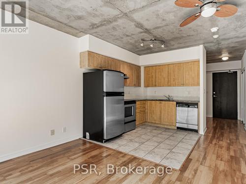 202 - 22 Wellesley Street E, Toronto, ON - Indoor Photo Showing Kitchen