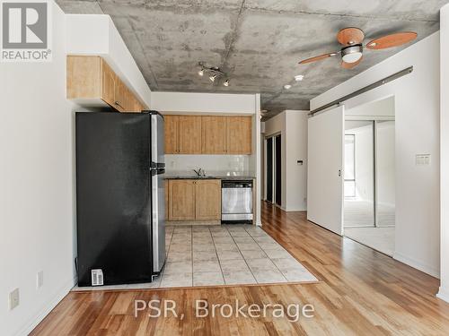 202 - 22 Wellesley Street E, Toronto, ON - Indoor Photo Showing Kitchen