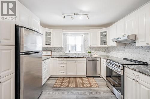 1094 Eastmount Avenue, Mississauga, ON - Indoor Photo Showing Kitchen With Upgraded Kitchen