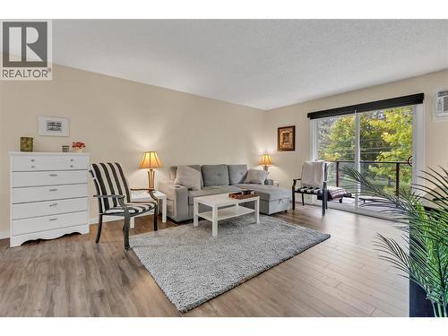 110 Skaha Place Unit# 310, Penticton, BC - Indoor Photo Showing Living Room