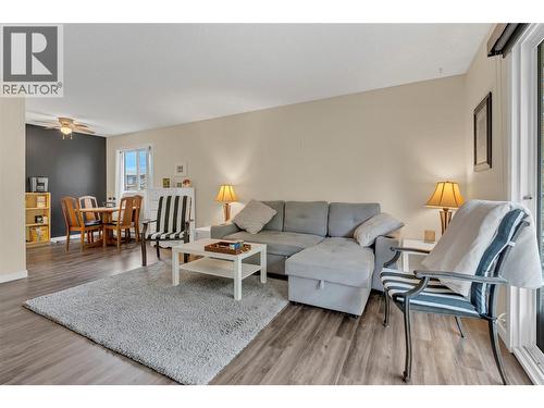 110 Skaha Place Unit# 310, Penticton, BC - Indoor Photo Showing Living Room