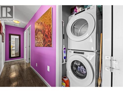 1319 Belaire Avenue, Kelowna, BC - Indoor Photo Showing Laundry Room