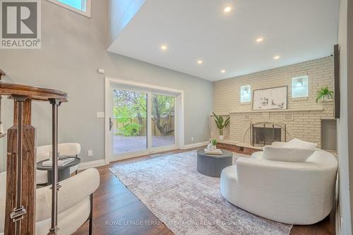 6015 Church'S Lane, Niagara Falls, ON - Indoor With Fireplace