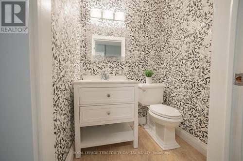 6015 Church'S Lane, Niagara Falls, ON - Indoor Photo Showing Bathroom