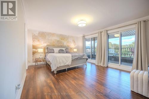 6015 Church'S Lane, Niagara Falls, ON - Indoor Photo Showing Bedroom