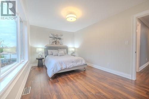 6015 Church'S Lane, Niagara Falls, ON - Indoor Photo Showing Bedroom