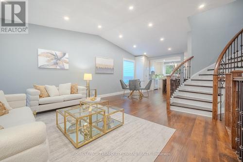 6015 Church'S Lane, Niagara Falls, ON - Indoor Photo Showing Living Room