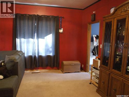 206 1St Street W, Leader, SK - Indoor