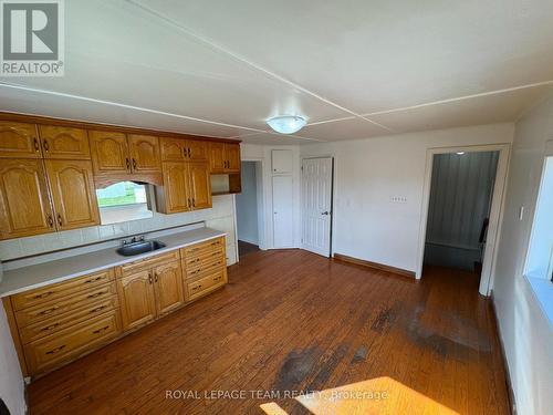 3512 Dunrobin Road, Ottawa, ON - Indoor Photo Showing Kitchen