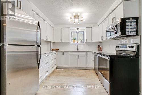 9 Sycamore Street, London East (East M), ON - Indoor Photo Showing Kitchen With Stainless Steel Kitchen With Upgraded Kitchen