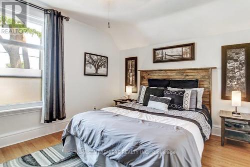 9 Sycamore Street, London East (East M), ON - Indoor Photo Showing Bedroom