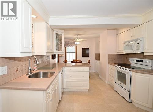 470 Maxwell Street, Sarnia, ON - Indoor Photo Showing Kitchen
