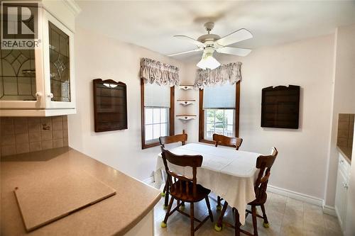 470 Maxwell Street, Sarnia, ON - Indoor Photo Showing Dining Room