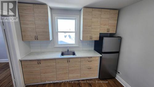 642 Bolivar Street, Peterborough (Monaghan Ward 2), ON - Indoor Photo Showing Kitchen